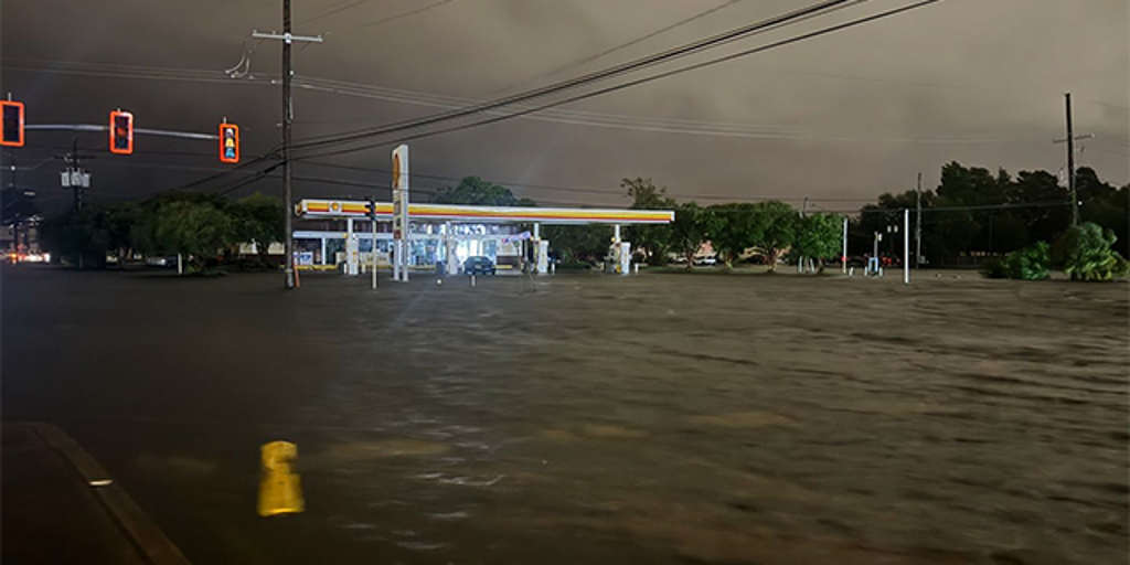 Hurricane Francine devastates Louisiana with wind and flooding, leaving 400,000 people without power