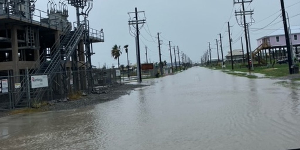 Gulf Coast in bull's-eye for flooding as tropical disturbance lingers ...