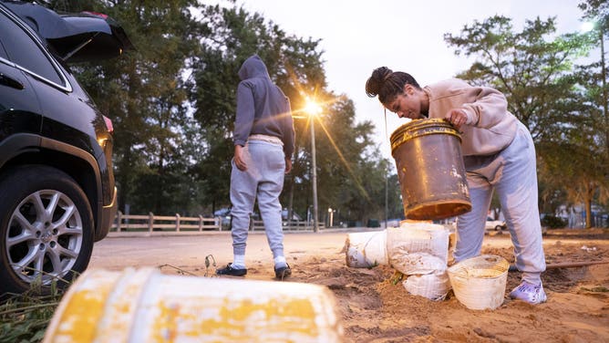 TALLAHASSEE, FLORIDA - SEPTEMBER 25: People bag sand in preparation for possible flooding on September 25, 2024 in Tallahassee, Florida. Forecasts predict Tropical Storm Helene will strengthen to a hurricane, making landfall along the Florida Gulf Coast on Thursday. (Photo by Sean Rayford/Getty Images)