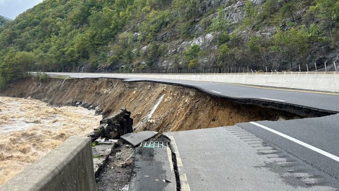 ノースカロライナ州で州間高速道路40号線が崩落。