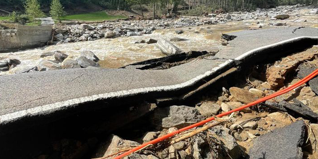 Couple survives dangerous climb escaping Chimney Rock flooding from