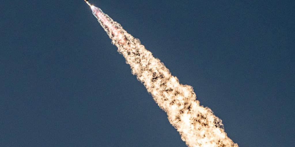 Will SpaceX land anything on Mars before 2030?