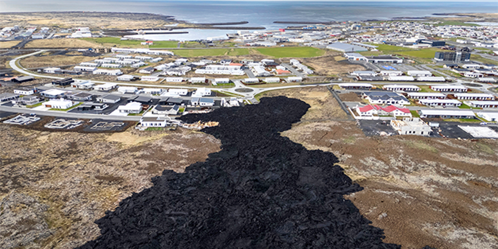 Grindavik reopens nearly 1 year after volcanic eruptions began in