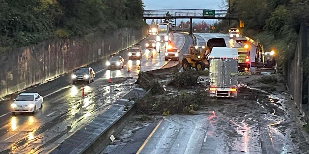 Landslide shuts down Interstate 5 north of Seattle