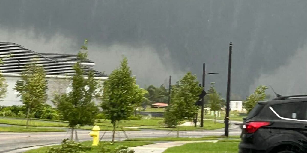 VIDEO: Tornado tears through West Palm Beach neighborhood as Milton hits Florida