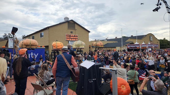 Reigning world champion pumpkin grower Travis Grienger scooped the top prize again this year at the 51st Safeway World Championship Pumpkin Weigh-Off in Half Moon Bay, California. Grienger, the Minnesota champion who made history last year with a world-record-setting 2,749-pound pumpkin, secured this season’s title with a 2,471-pound specimen.