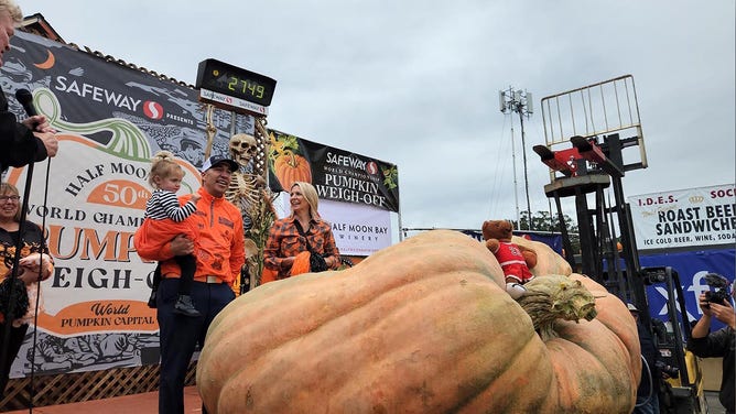 Reigning world champion pumpkin grower Travis Grienger scooped the top prize again this year at the 51st Safeway World Championship Pumpkin Weigh-Off in Half Moon Bay, California. Grienger, the Minnesota champion who made history last year with a world-record-setting 2,749-pound pumpkin, secured this season’s title with a 2,471-pound specimen.