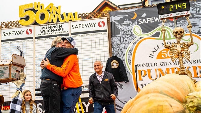 Reigning world champion pumpkin grower Travis Grienger scooped the top prize again this year at the 51st Safeway World Championship Pumpkin Weigh-Off in Half Moon Bay, California. Grienger, the Minnesota champion who made history last year with a world-record-setting 2,749-pound pumpkin, secured this season’s title with a 2,471-pound specimen.