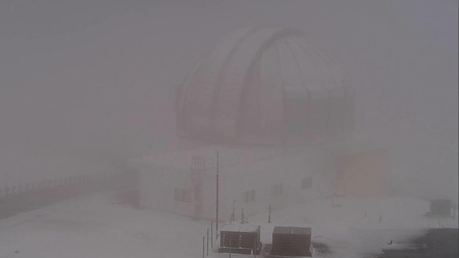 Copy TextCopy Text The first snow of the season covered Hawaii’s Mauna Kea Summit on Monday, October 28, footage shows.