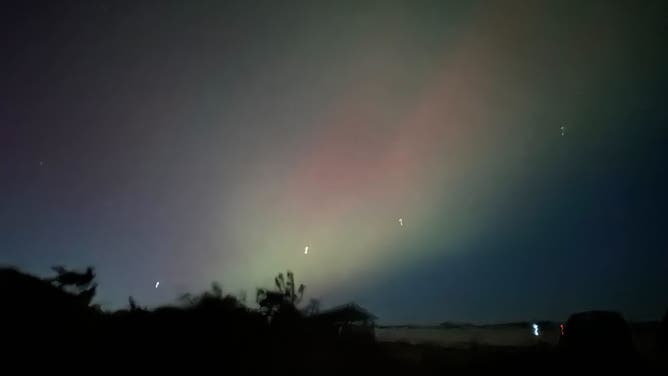 Polarlichter, gesehen von Lindenhurst, New York, am 10. Oktober 2024 während eines schweren geomagnetischen Sturms.