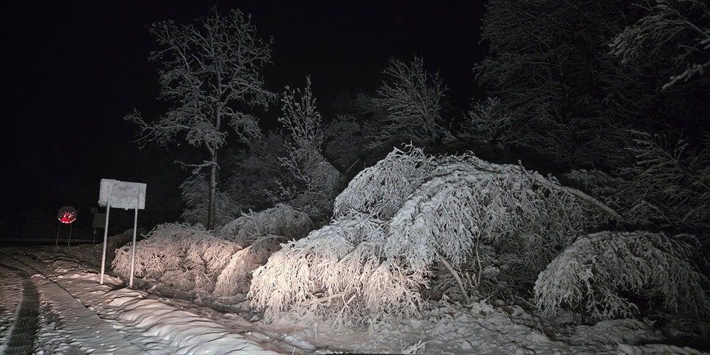 Northeast blasted by snow, beneficial rain as major airport hubs face Thanksgiving travel delays