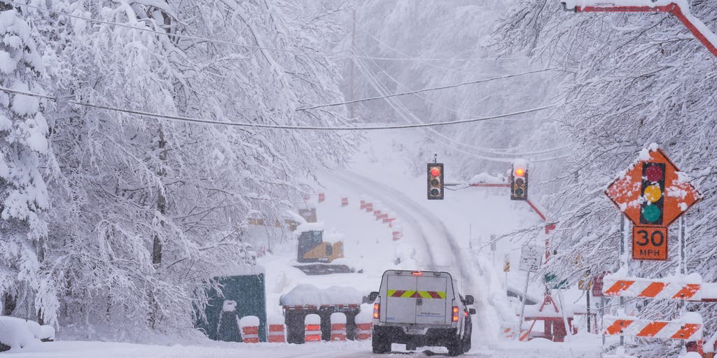 The Daily Weather Update from FOX Weather: Potent coast-to-coast storm disrupts Thanksgiving travel