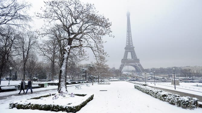 FILE - View of snowy Trocadero gardens in front of Eiffel tower on February 02, 2009 in Paris. AFP PHOTO STEPHANE DE SAKUTIN (Photo by STEPHANE DE SAKUTIN / AFP) (Photo by STEPHANE DE SAKUTIN/AFP via Getty Images)