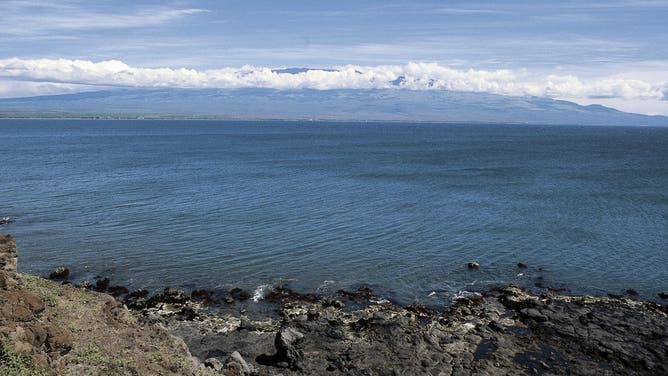 オーシャンビューと雲の形成、マウイ島、ハワイ。 