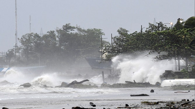 Strong winds from Tropical Storm Sara cause large waves in the municipality of Puerto Cortes, 240 km north of Tegucigalpa, on November 15, 2024.