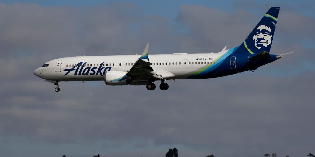 Alaska Airlines crew, passenger injured during severe turbulence on ...