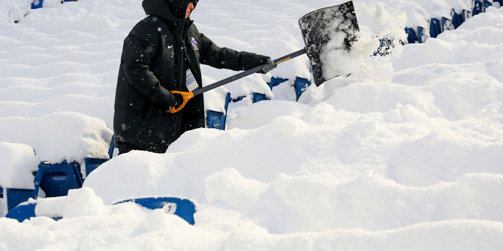 I-90 reopens in New York after paralyzing lake-effect snowstorm dumps nearly 5 feet of snow across Great Lakes