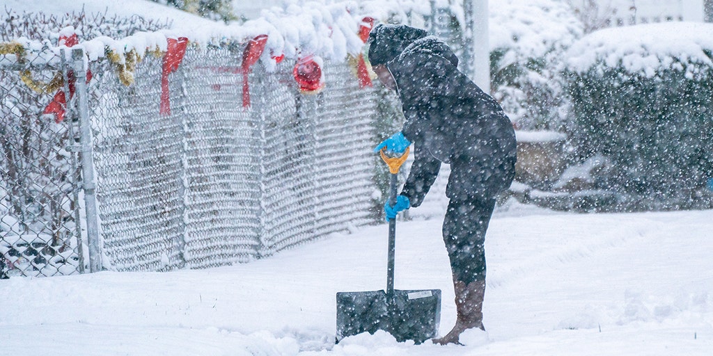 The Daily Weather Update from FOX Weather: Holiday travel crunch in full swing as Northeast wakes to cold