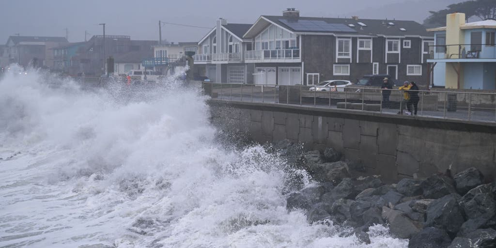 One dead, 5-year-old missing after family swept into ocean in California