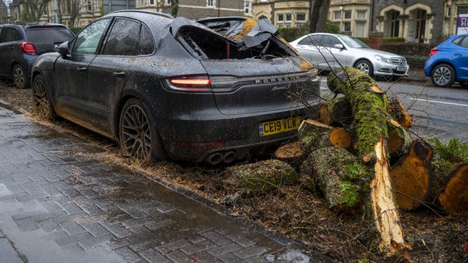 Storm Darragh Turns Deadly In England As Fierce Gusts Top 80-90 Mph In ...