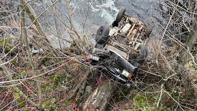 Driver survives crash in Washington