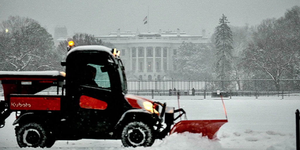 Deadly Winter Storm Disrupts Mid-Atlantic Causes School Closures and Travel Chaos