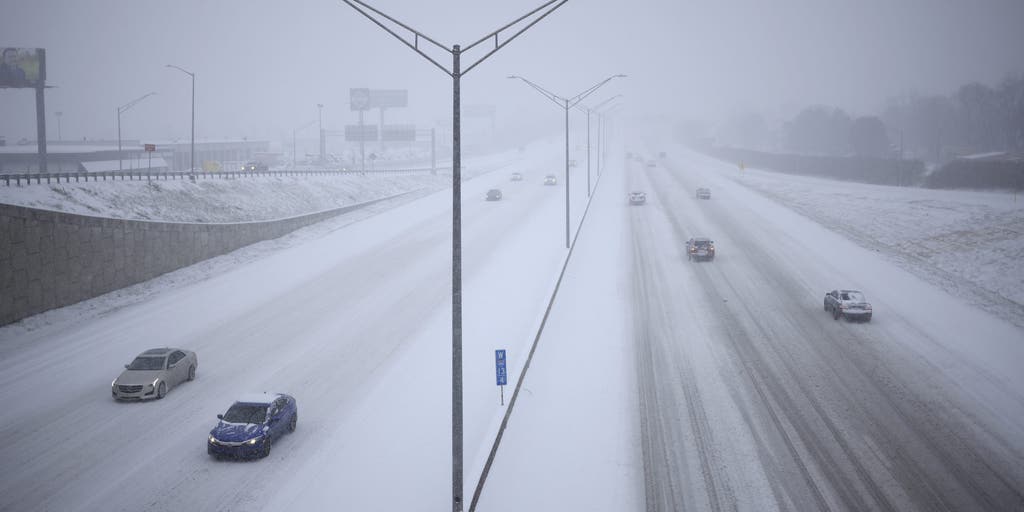 The Daily Weather Update from FOX Weather: Snow, ice slow travel as winter storm barrels across US