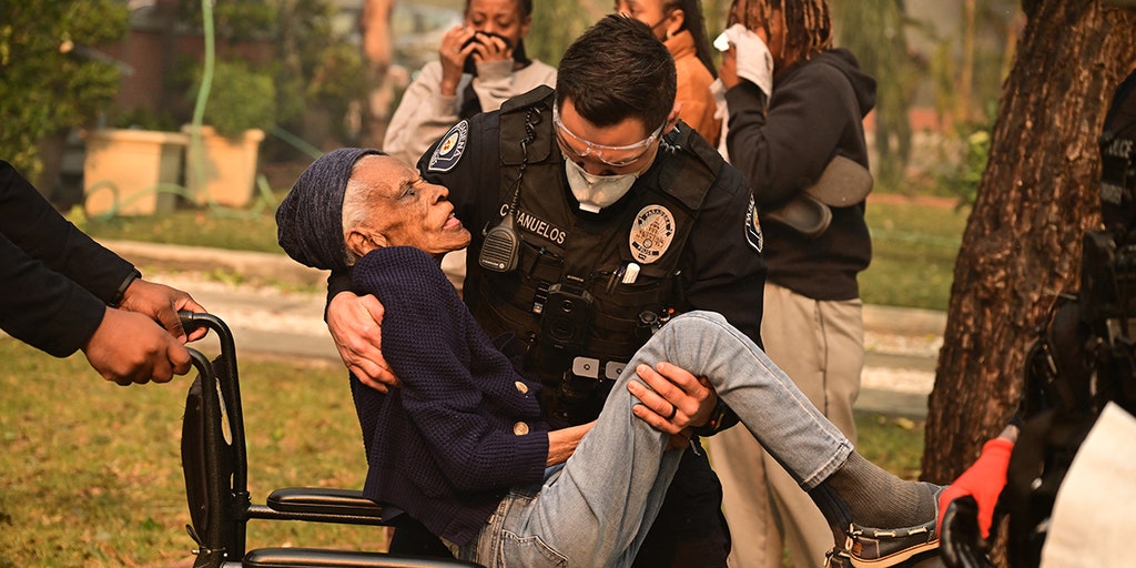 Photos los angeles heroes on front lines of southern california s