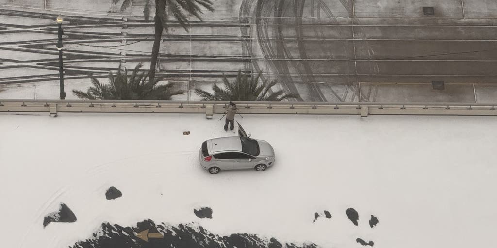 Snow covers central New Orleans