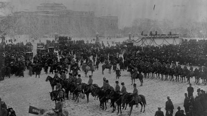 Soldiers at the inauguration of William H. Taft , 1909. Note the snow-covered lot of the U.S. Capitol Building and, in the background, the Library of Congress.