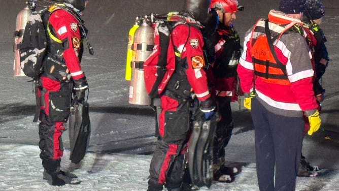 First responders at the Potomac River after the crash.