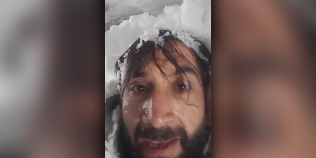 Watch: Snow plow driver buried under avalanche in Turkey | Fox Weather