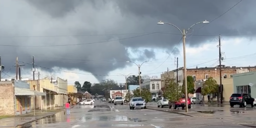 Severe weather sweeps across South as monster winter storm spawns ...