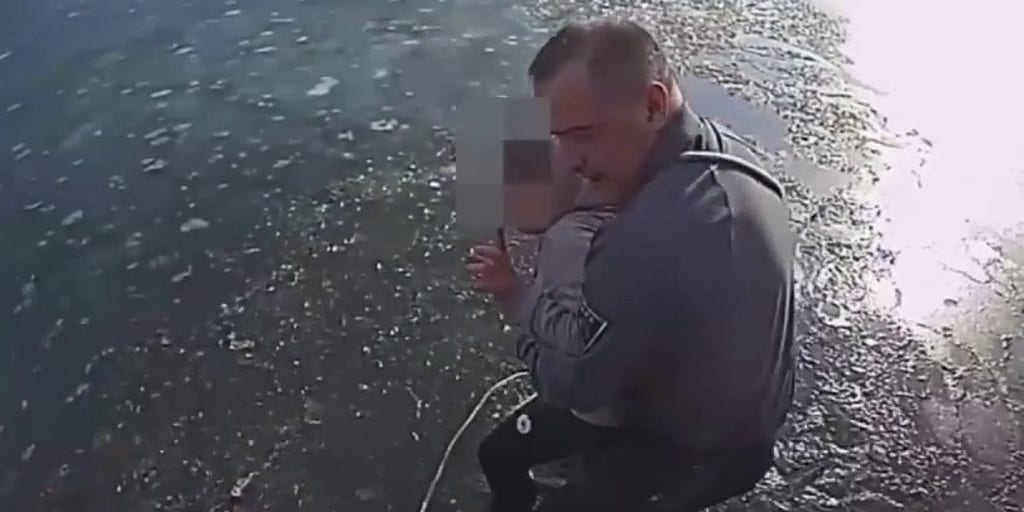 VIDEO 11yearold boy falls into frozen lake, saved by cop in New(00)