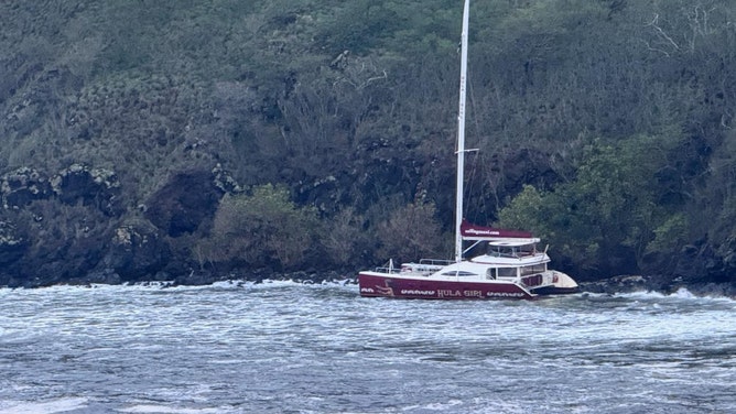 Catamaran runs aground in Maui