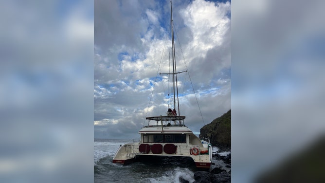 Catamaran runs aground in Maui