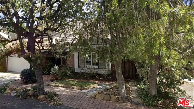 The 9,932-square-foot lot was listed for $999,000.