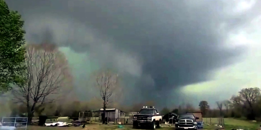 Potential strong tornadoes threaten millions into tonight as severe storms set to blast Midwest, Great Lakes