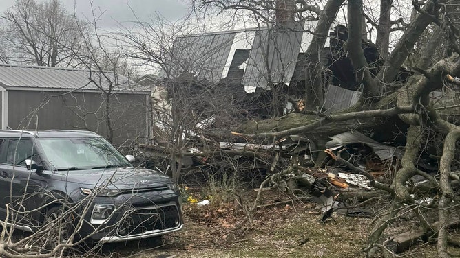 Newsportual Weather Service warned that the destructive tornado had been sighted just after 4 a.m. and issued a "Particularly Dangerous Situation" Tornado Warning for Oakland City as the storm approached.