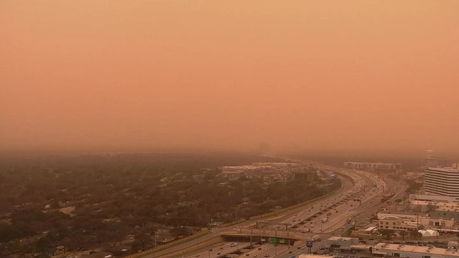 Watch: Dust turns skies eerie red over Dallas as 60-mph winds blast metroplex | Fox Weather