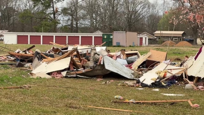 Daño de tornado en Elliott, Mississippi