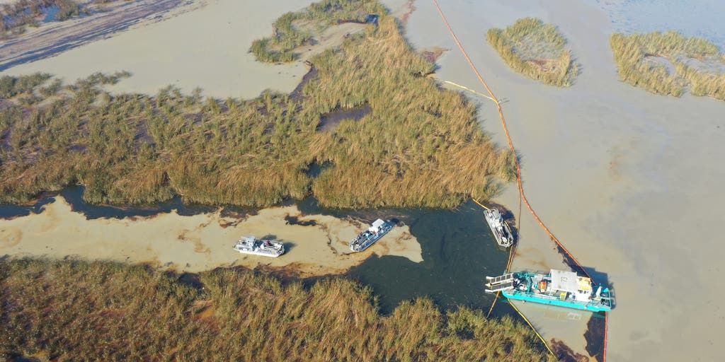 Crews race to cleanup oil spill along Louisiana coastline