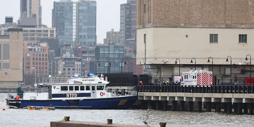 6 dead after helicopter crashes into New York City's Hudson River ...