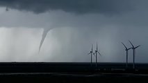69 million along 1,500-mile stretch of US face threat of storms packing large hail, damaging winds on Thursday
