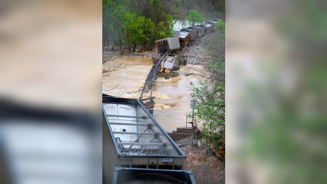 Train derails in Arkansas state park