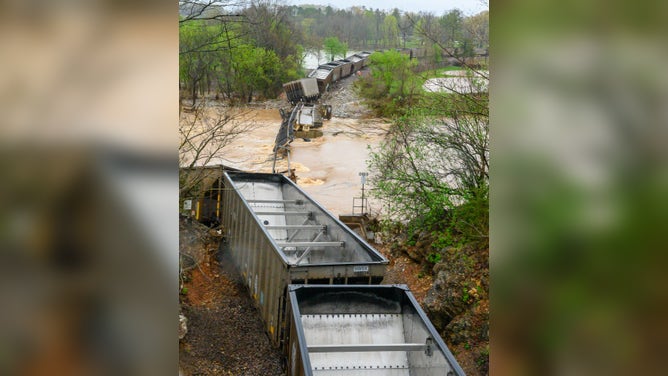 Train derails in Arkansas state park