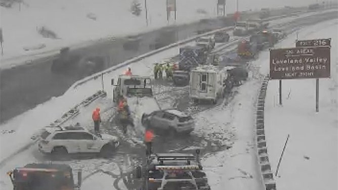 Crash closes I-70 near Denver
