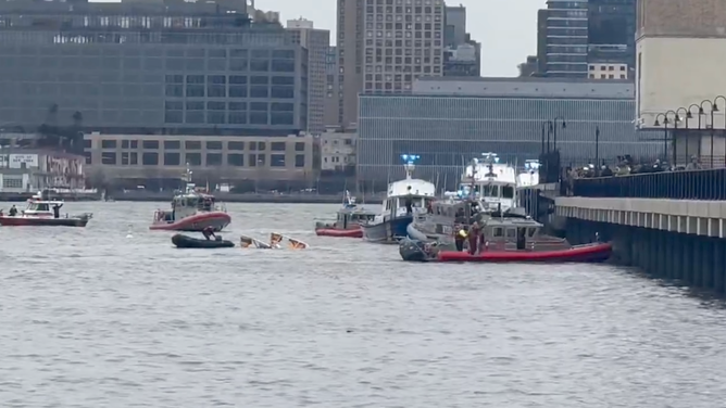 6 dead after helicopter crashes into New York City's Hudson River ...