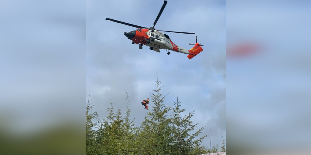 VIDEO: Coast Guard rescues 4 construction workers from water tower in ...
