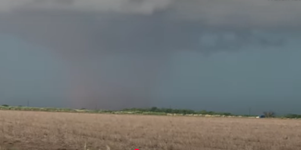 VIDEO: Pair of tornadoes spin across Texas field | Fox Weather